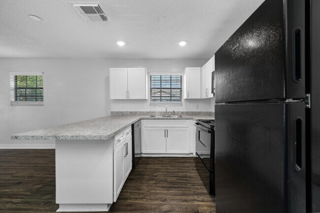 Building Photo - 7110 Tudor Ln