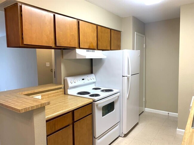 Building Photo - 2200 Cypress Landing Rd