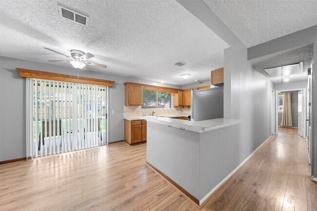 Building Photo - 7 Rockridge Ct