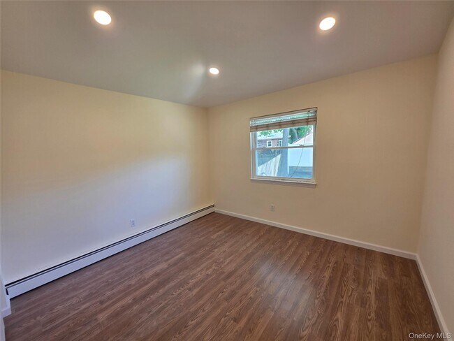 Building Photo - 16 Birch Dr