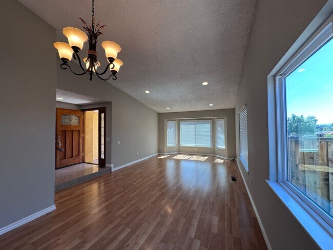 Building Photo - THIS is YOUR home, stunning 4/2 w/ AC, near Foothills
