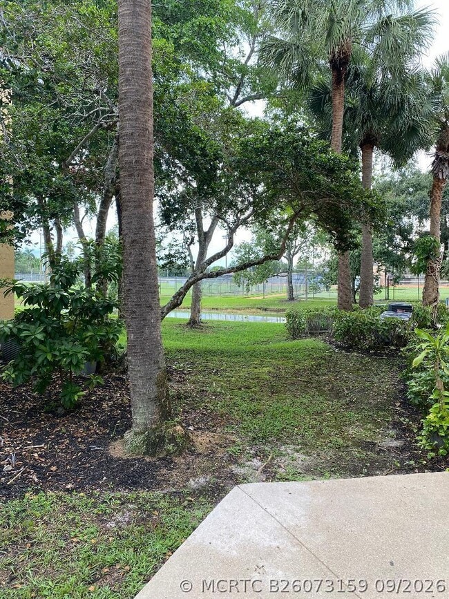 Building Photo - 1095 Coral Club Dr