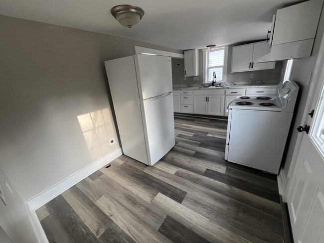 Building Photo - 31 Crockett St