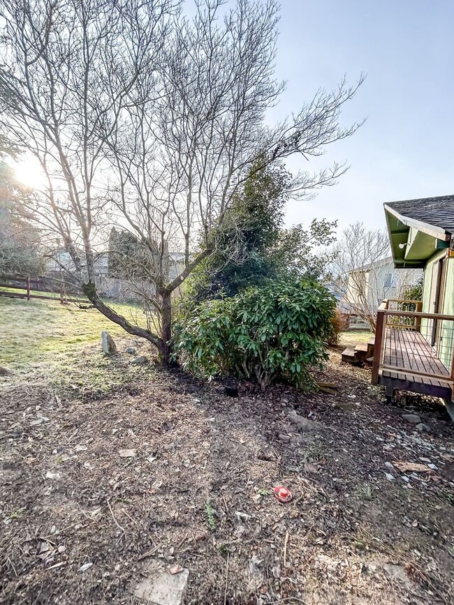 Building Photo - 3BD with Sunroom on 2 Acres