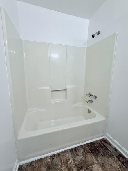 Building Photo - 1210 Oakplace Dr SW