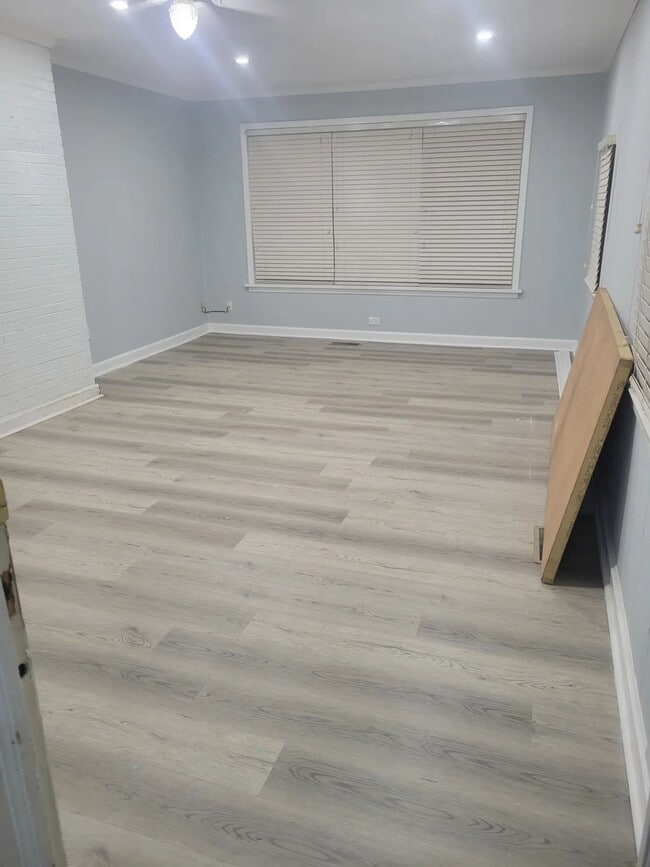 Building Photo - Sylvian