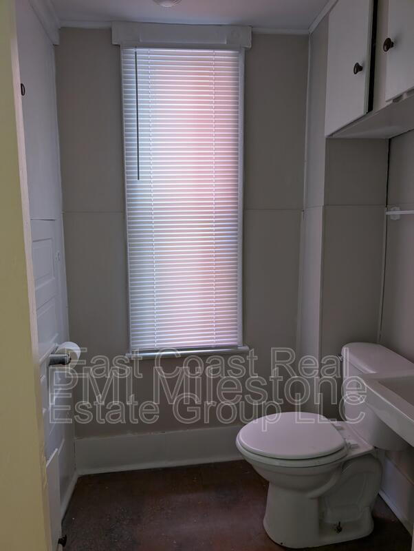 Building Photo - 304 1/2 W Martin St