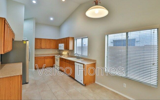 Building Photo - 1593 E Wildhorse Pl