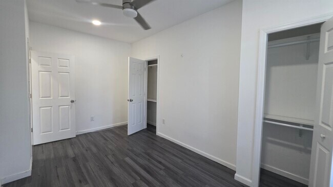 Building Photo - 176 Bartholdi Ave