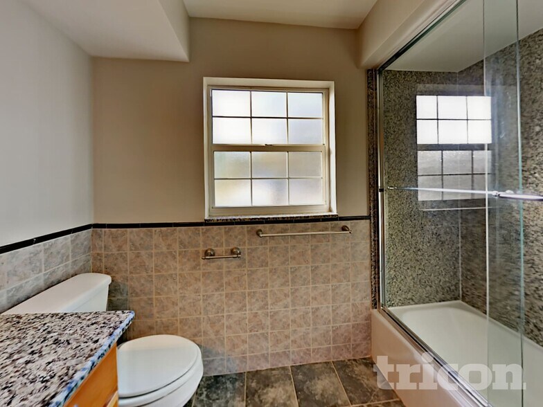 Building Photo - 7102 Woodfield Dr