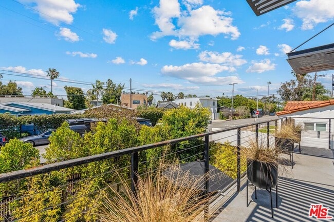 Building Photo - 656 California Ave