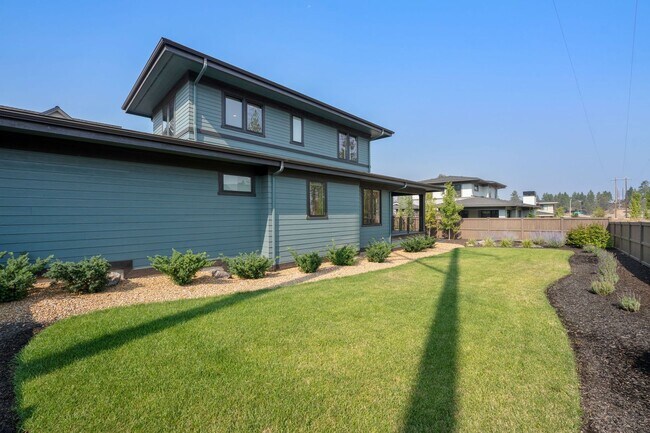 Building Photo - 2971 NW Polarstar Ave