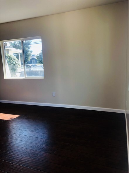 Building Photo - 14643 Chatsworth St