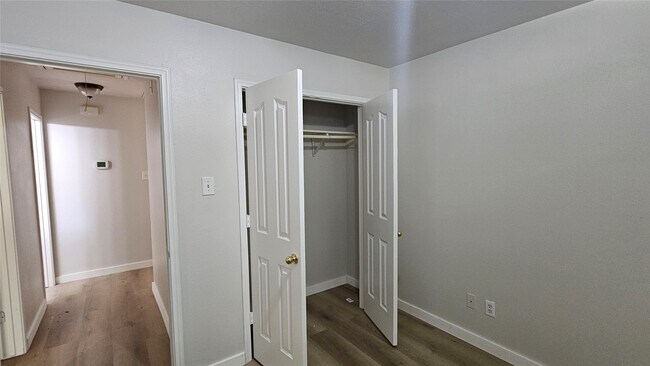 Building Photo - 18015 Willow Cliff Ln