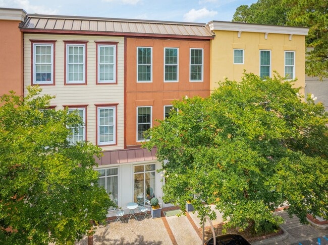 Building Photo - Fully Furnished 2BR Condo with Designer Touches in Shelmore Village