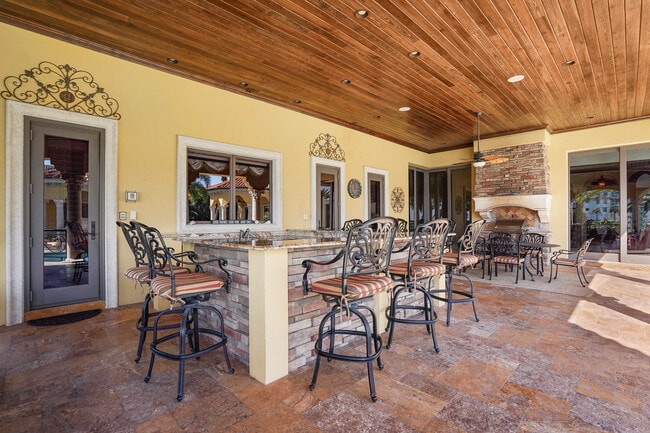 Building Photo - 1363 Oceanview Dr