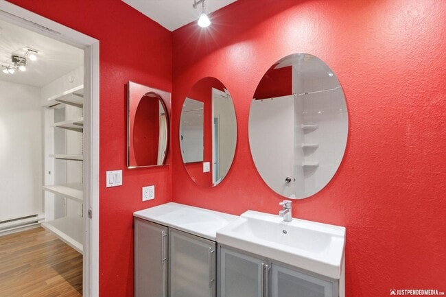 Building Photo - Downtown Living