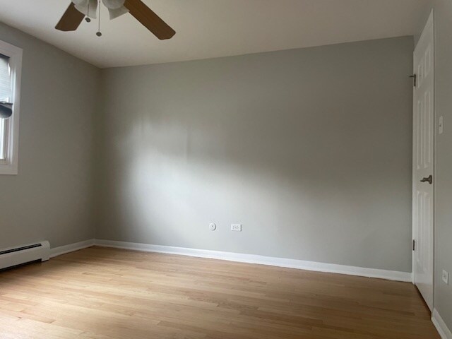 Building Photo - 6022 N Avondale Ave