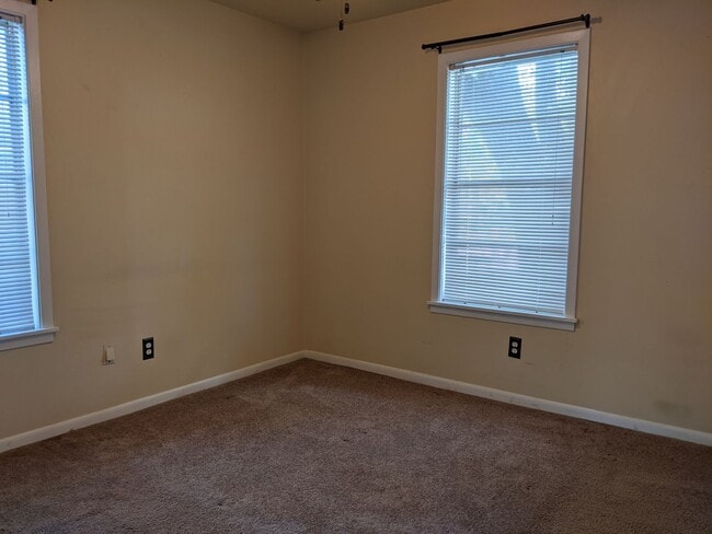 Building Photo - PRE-LEASING MAY 2026! ADORABLE 2/1 HOUSE I...