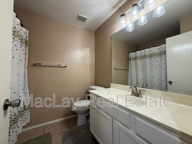 Building Photo - 450 W Musket Pl