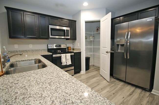 Building Photo - Craftsman Style 3BR 2.5BA for rent!