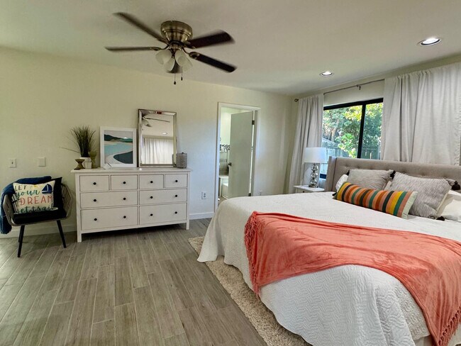 Building Photo - 1101 SE 4th Ct