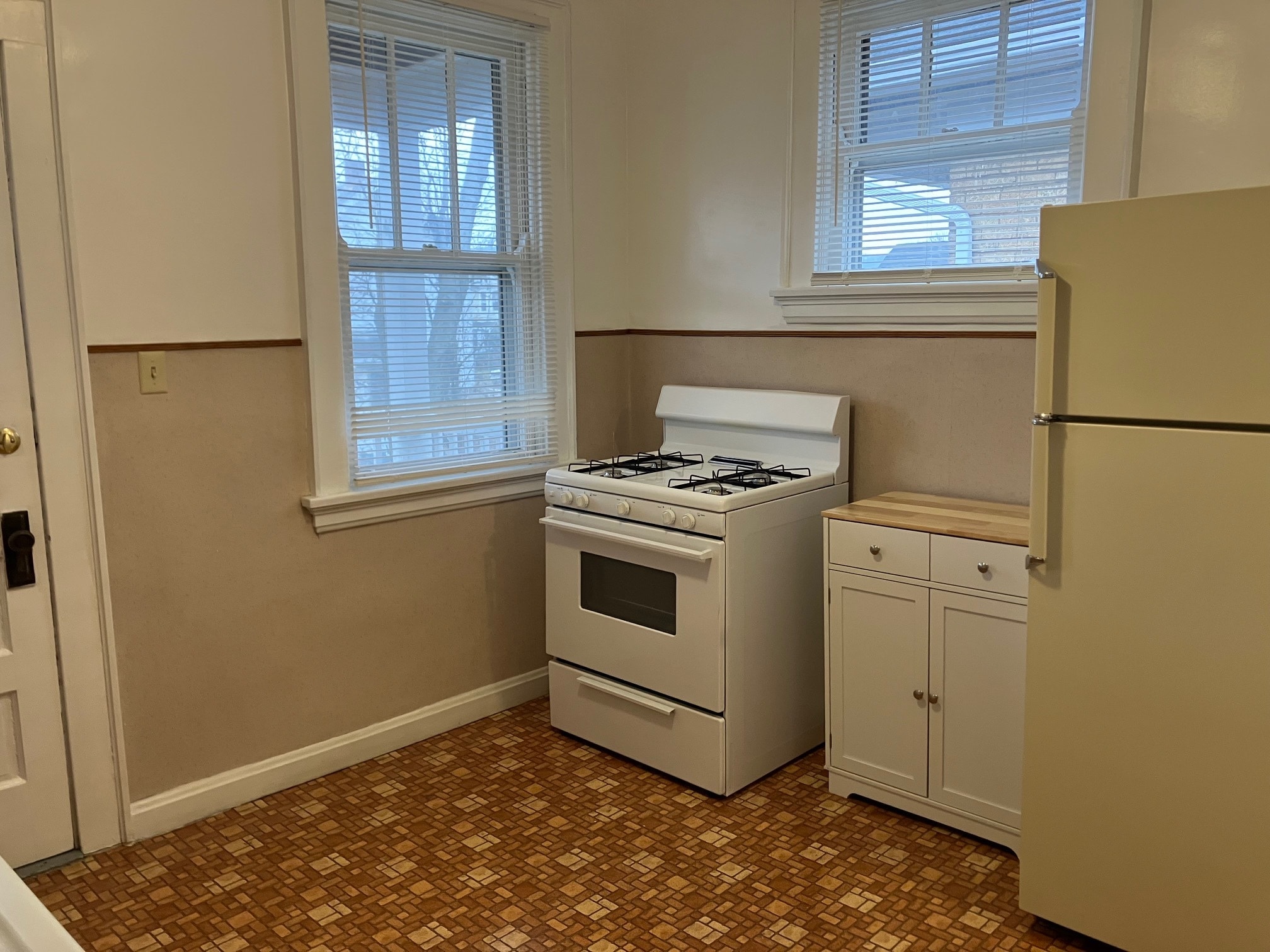 kitchen - 121 W 33rd St