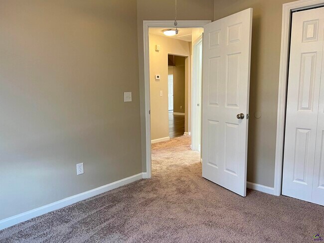 Building Photo - 203 Bryson Way