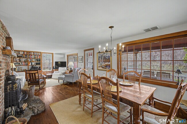 Building Photo - 75 Lake Lillinonah Rd N