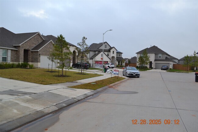 Building Photo - 1613 Sunbend Ln