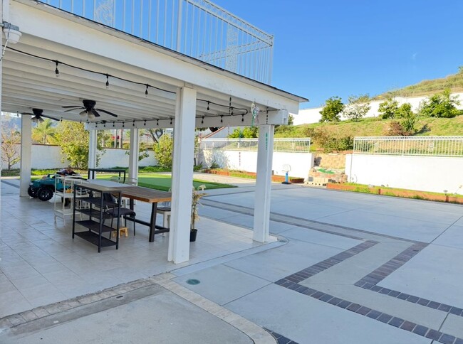 Building Photo - 1038 Regal Canyon Dr
