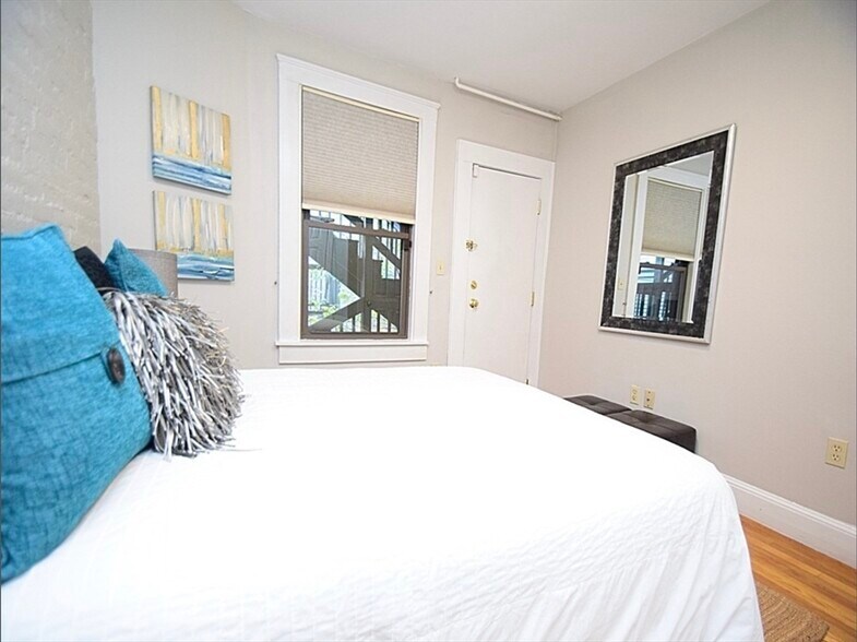 Building Photo - 217 Boylston St