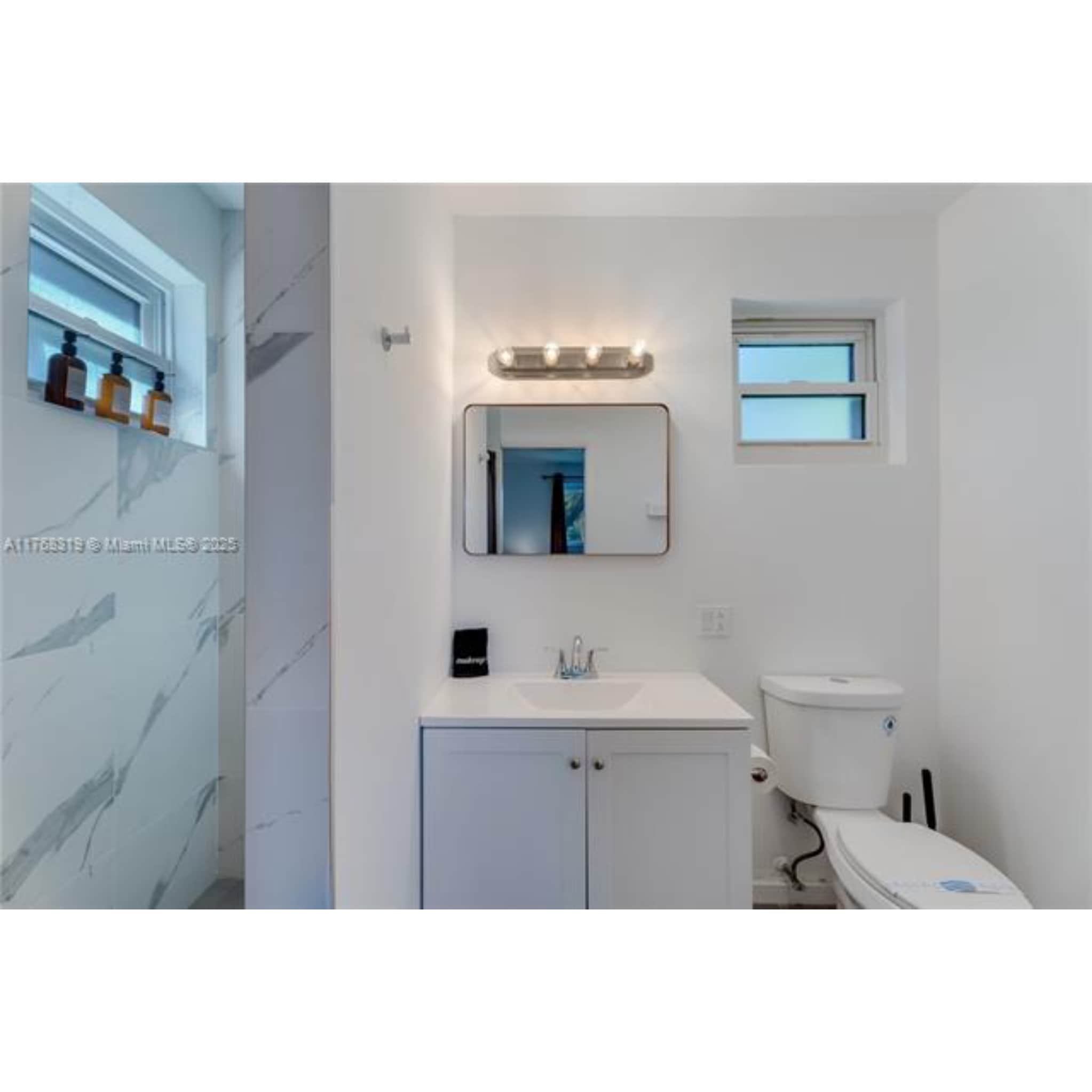 Building Photo - 820 SW 26th Rd