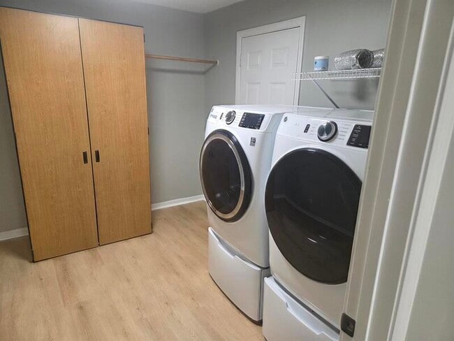 Building Photo - 989 W 1080 N