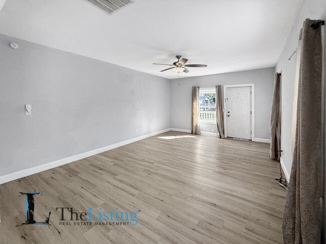 Building Photo - 6920 N Central Ave