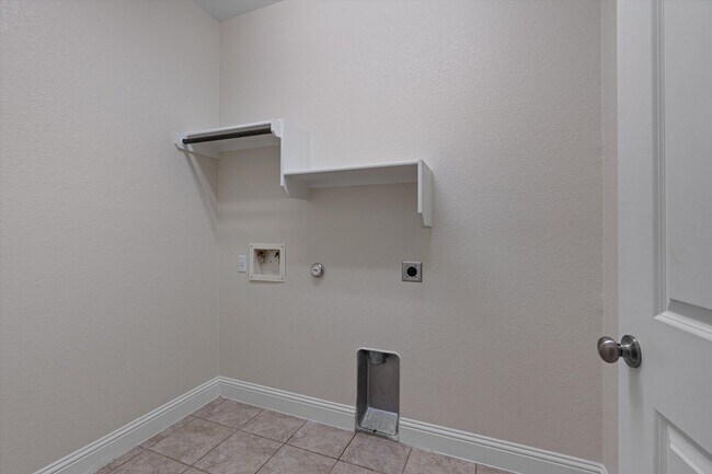 Building Photo - 3021 Angelina Ct
