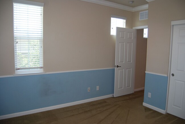 Building Photo - 2 Bedroom, 2 Bathroom Townhome in Damonte ...