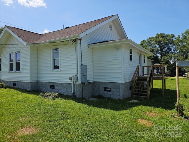 Building Photo - 1704 16th St NE