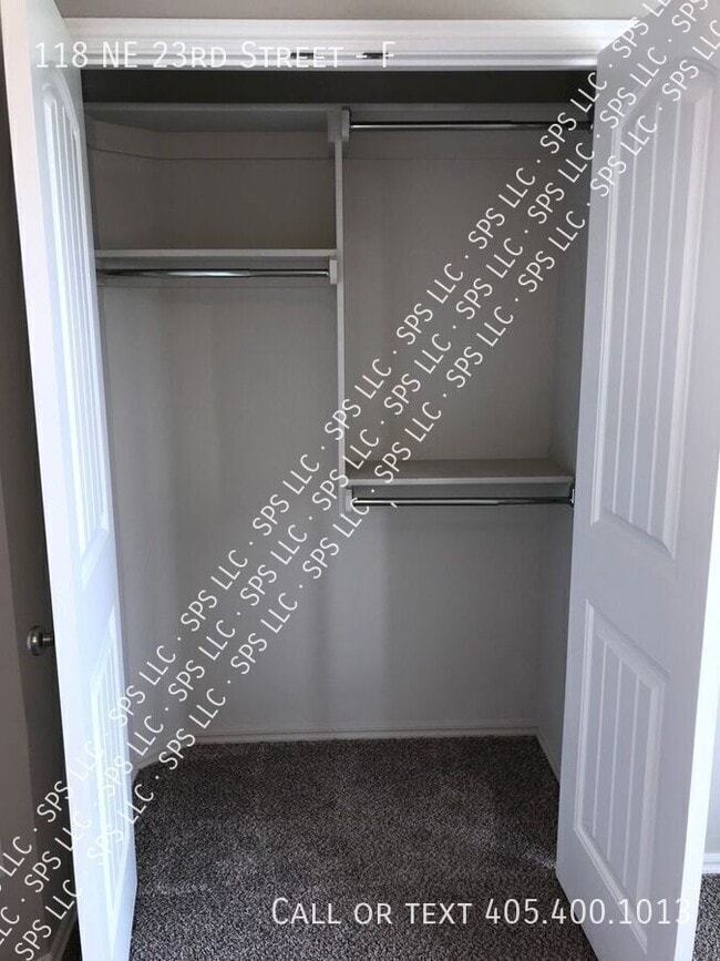 Building Photo - 118 NE 23rd St