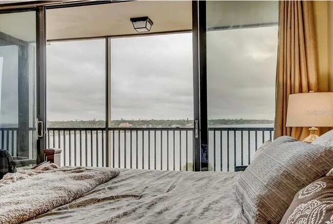 Building Photo - LONG TERM - FULLY FURNISHED 2/2 Open water...