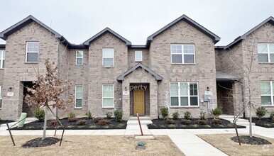 Building Photo - Never Lived In 2-Story 3/2.5/2 in Fort Wor...