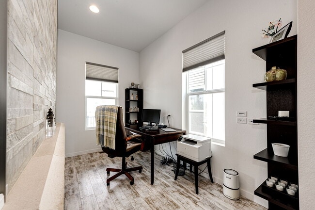Building Photo - 8881 Southurst St