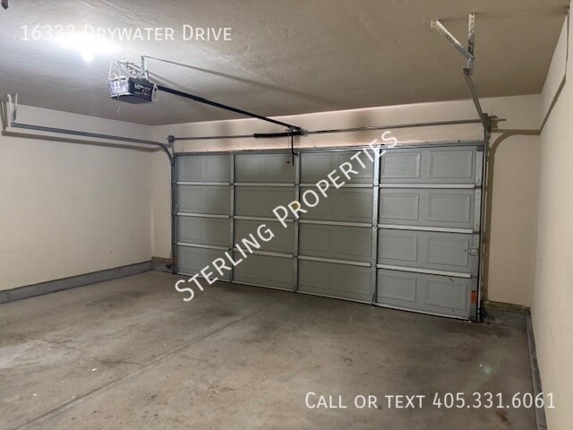 Building Photo - 16333 Drywater Dr