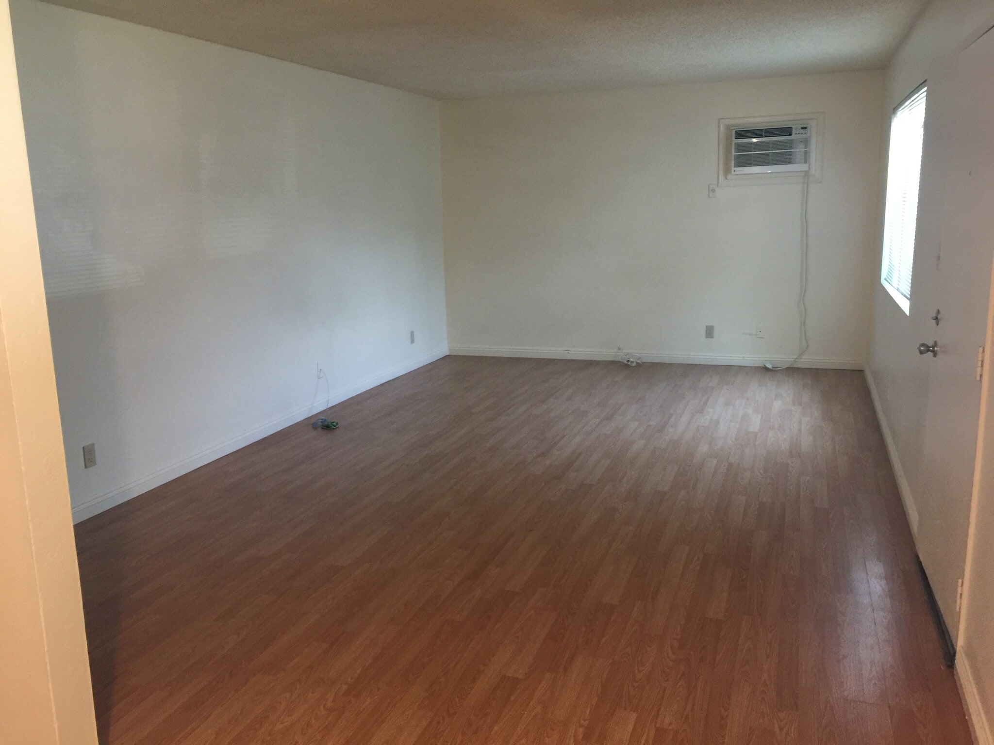 Building Photo - 117 N Tustin Ave