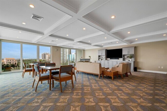 Building Photo - 700 Beach Dr NE