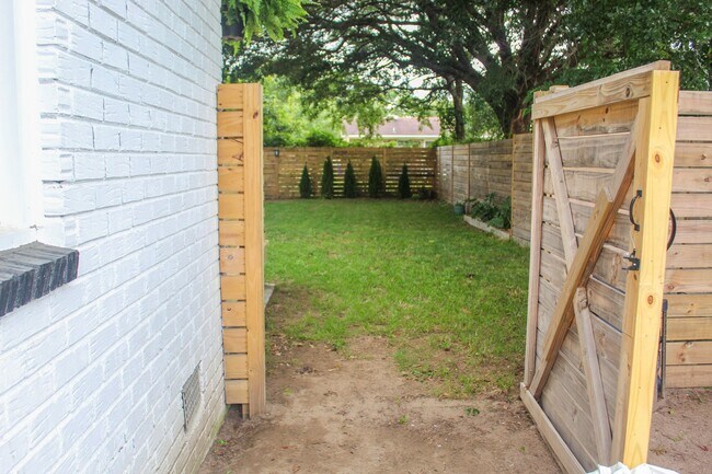 Building Photo - Renovated 3-Bedroom Single-Story Home with...