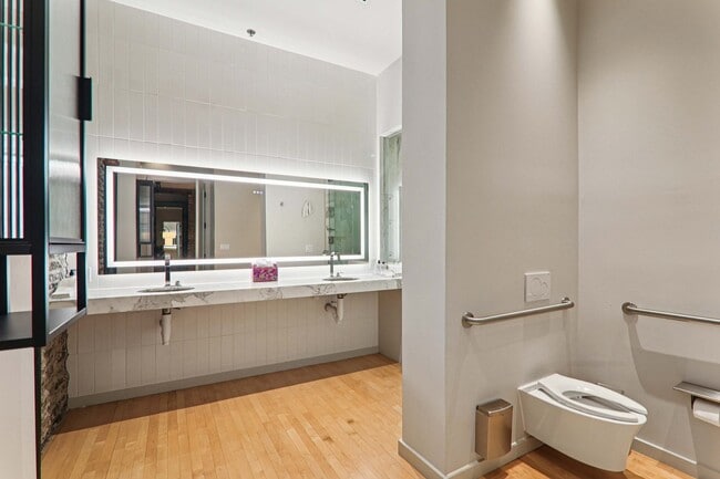 Building Photo - 107 W Main St