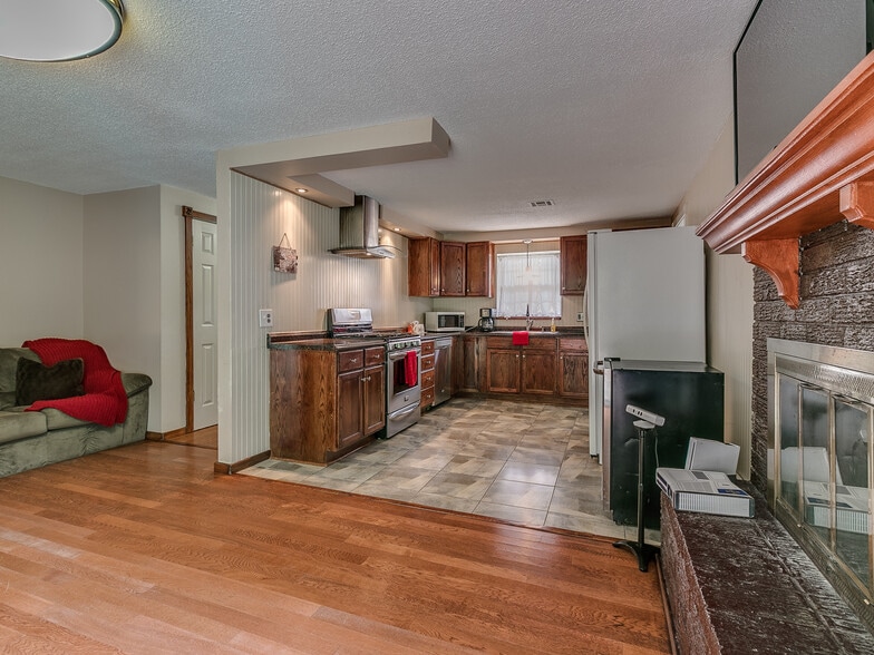 Building Photo - 1548 Bradley Pl