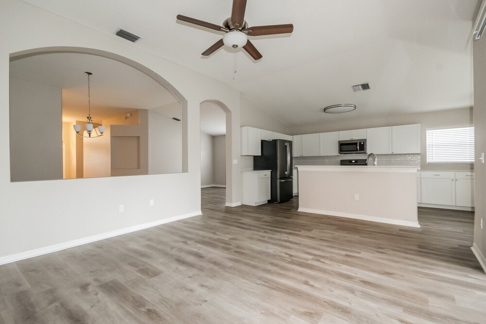 Building Photo - 9919 Stockbridge Dr