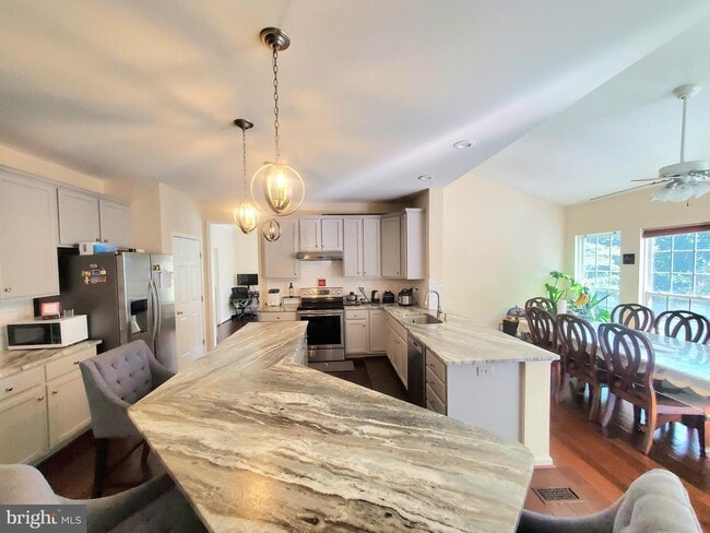 Building Photo - 20960 Capilano Ct